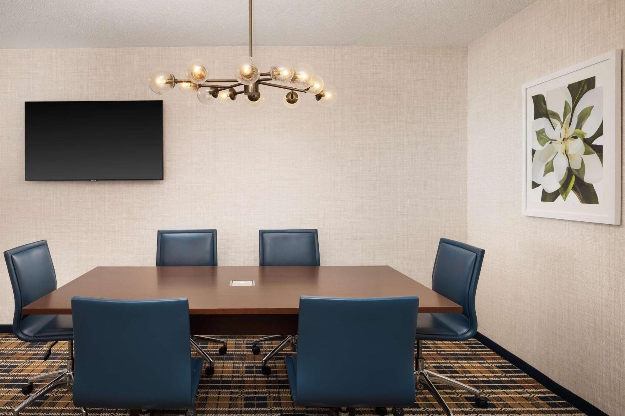 Hotel Embassy By Hilton Buckhead