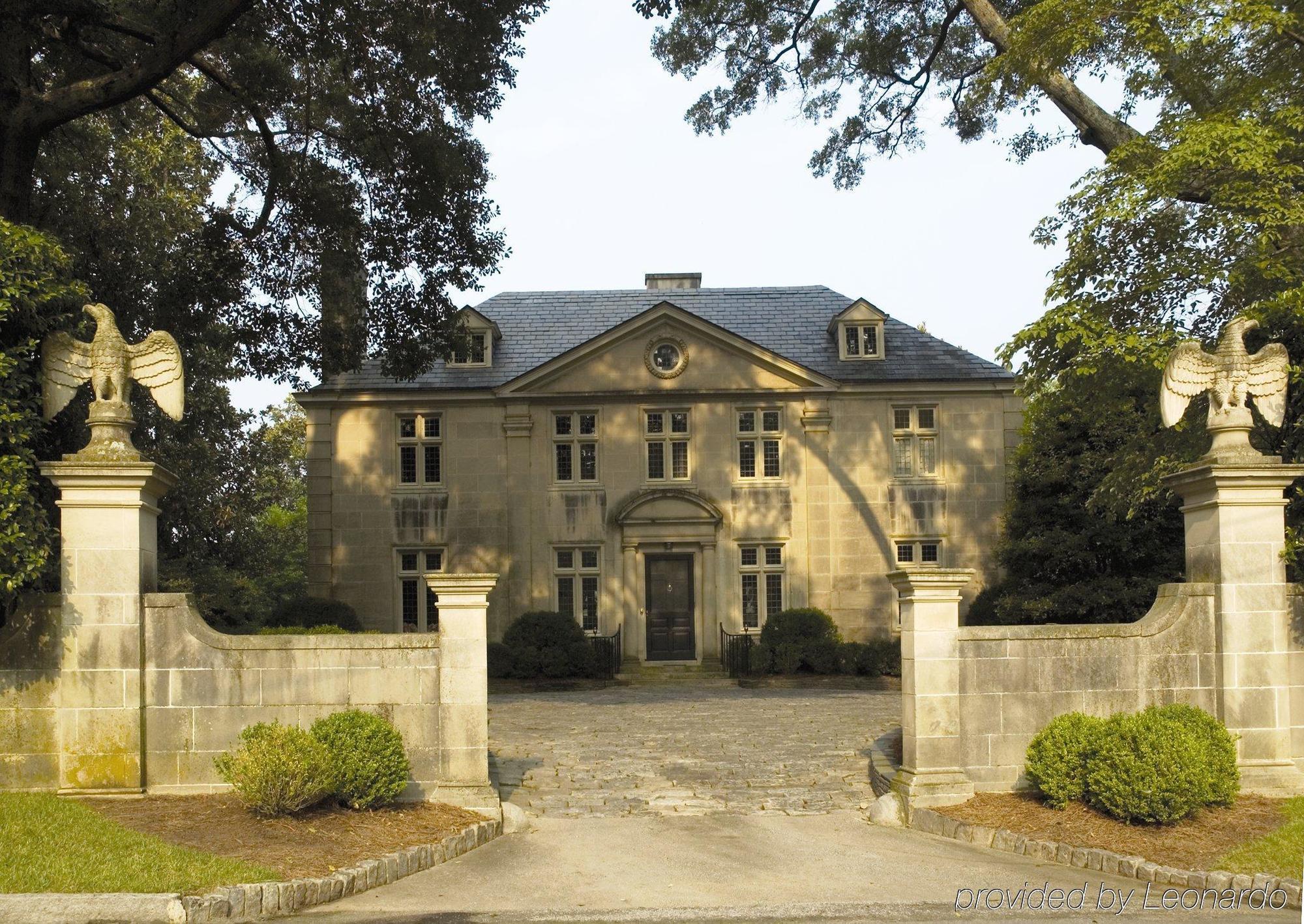 Hotel Embassy By Hilton Buckhead